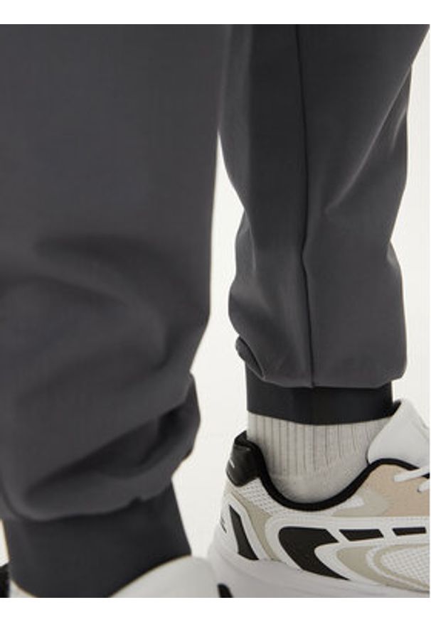 Under Armour Spodnie outdoor UA Unstoppable 1388823 Szary Loose Fit. Kolor: szary. Materiał: syntetyk. Sport: outdoor