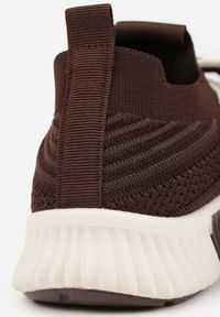 Born2be - Brązowe Sneakersy z Podwójnym Sznurowaniem Fontarin. Nosek buta: okrągły. Kolor: brązowy. Materiał: materiał. Obcas: na obcasie. Wysokość obcasa: niski #2