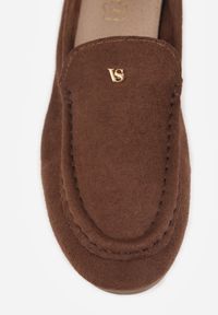 Born2be - Brązowe Mokasyny VICES ze Skórzaną Wkładką i Metalową Ozdobą Aquilin. Nosek buta: okrągły. Kolor: brązowy. Materiał: skóra. Wzór: aplikacja. Obcas: na obcasie. Styl: klasyczny. Wysokość obcasa: niski #7