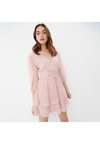 Mohito - Szyfonowa sukienka mini - Różowy. Kolor: różowy. Materiał: szyfon. Długość: mini #1