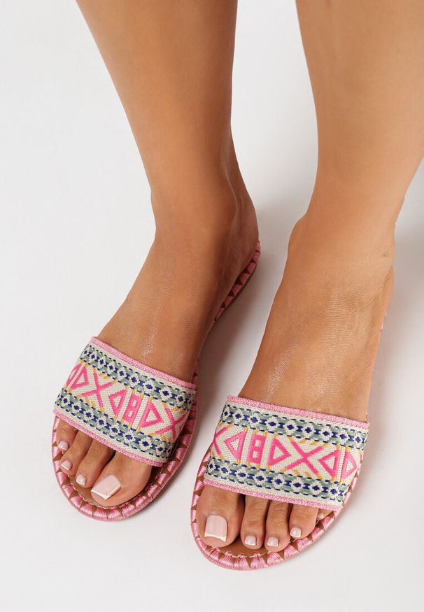 Born2be - Różowe Klapki na Płaskiej Podeszwie z Ozdobnym Paskiem w Stylu Boho Ijarila. Kolor: różowy. Sezon: lato. Obcas: na płaskiej podeszwie. Styl: boho