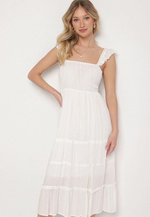 Born2be - Biała Wiskozowa Sukienka na Ramiączkach Zdobiona Metaliczną Nicią Iffrisse. Okazja: na co dzień. Kolor: biały. Materiał: wiskoza. Długość rękawa: na ramiączkach. Wzór: aplikacja. Styl: casual