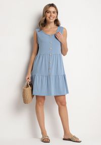 Born2be - Jasnoniebieska Sukienka o Rozkloszowanym Kroju na Szerokich Ramiączkach z Guzikami Saniella. Okazja: na co dzień. Kolor: niebieski. Długość rękawa: na ramiączkach. Typ sukienki: rozkloszowane. Styl: elegancki, casual, klasyczny #3