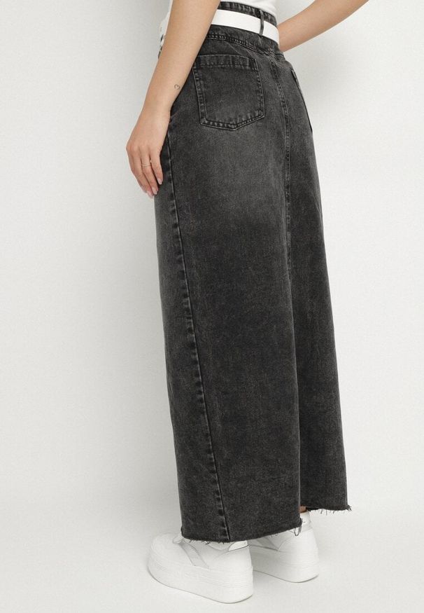 Born2be - Czarna Ołówkowa Spódnica Jeansowa z Rozcięciem z Przodu Limirea. Okazja: na co dzień. Kolor: czarny. Materiał: jeans. Styl: casual