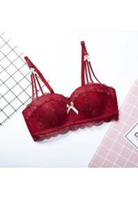 Intica - Biustonosz balkonetka push-up koronkowy z kokardkami Hafize. Kolor: czerwony. Materiał: koronka. Rodzaj stanika: push-up