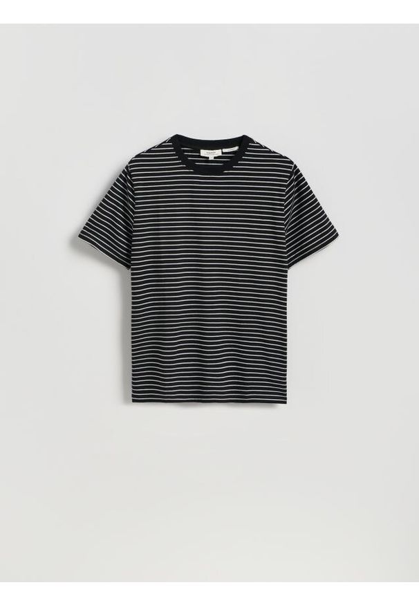 Reserved - T-shirt regular w paski - czarny. Kolor: czarny. Materiał: dzianina, bawełna. Wzór: paski