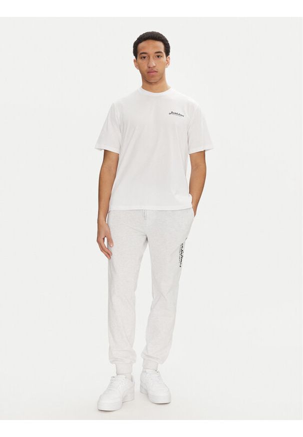 Jack & Jones - Jack&Jones Komplet t-shirt i spodnie dresowe Beau 12277849 Biały Relaxed Fit. Kolor: biały. Materiał: bawełna