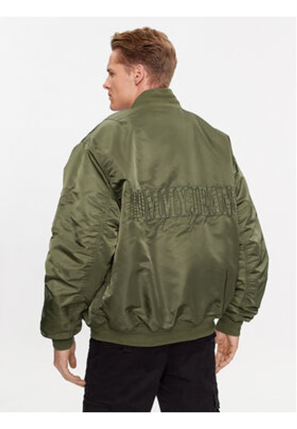 Tommy Jeans Kurtka bomber Authentic DM0DM17660 Zielony Relaxed Fit. Kolor: zielony. Materiał: syntetyk