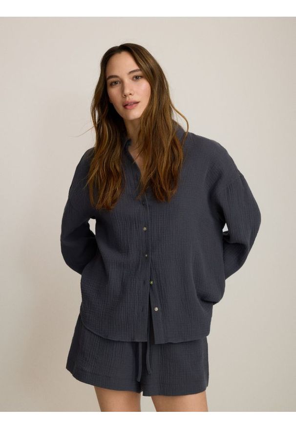 Reserved - Koszula oversize z bawełnianego muślinu - ciemnozielony. Kolor: zielony. Materiał: bawełna