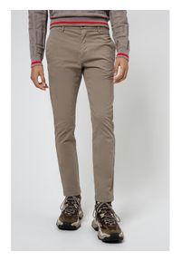 Hugo Spodnie materiałowe David204d 50437976 Beżowy Slim Fit. Kolor: beżowy. Materiał: bawełna