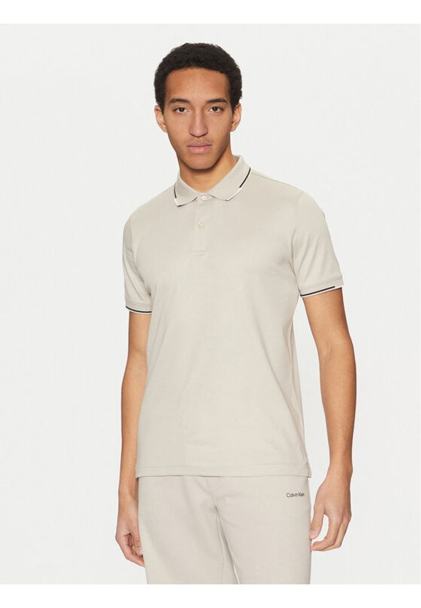 Calvin Klein Polo K10K114130 Beżowy Regular Fit. Typ kołnierza: polo. Kolor: beżowy. Materiał: bawełna