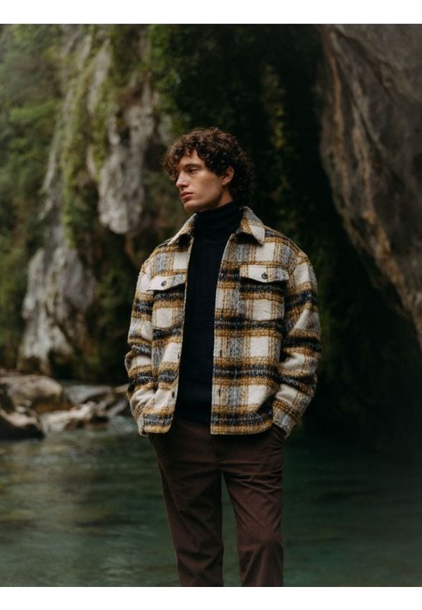 Reserved - Koszula w kratę z dodatkiem wełny - oliwkowy. Kolor: oliwkowy. Materiał: wełna