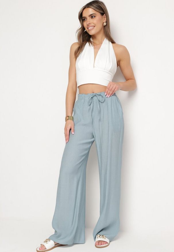 Born2be - Jasnoniebieskie Szerokie Spodnie z Wiskozy Zyona. Okazja: na co dzień. Kolor: niebieski. Materiał: wiskoza. Styl: casual, klasyczny