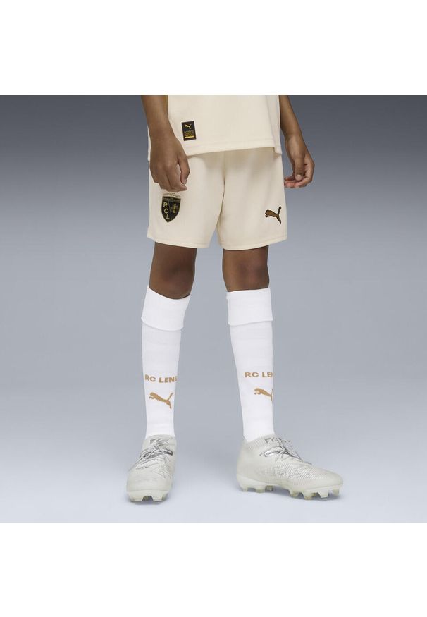 Puma - Młodzieżowe szorty RC Lens 25/26 PUMA Alpine Snow Matte Gold White Beige. Kolor: biały, wielokolorowy, beżowy. Materiał: tkanina. Sport: piłka nożna