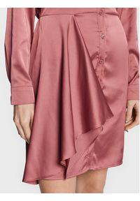Guess Sukienka koszulowa Alya W2BK83 WF1T2 Różowy Regular Fit. Kolor: różowy. Materiał: syntetyk. Typ sukienki: koszulowe #4