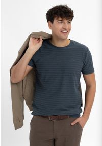 Volcano - T-shirt w paski TM-ULF. Okazja: na co dzień. Materiał: materiał, bawełna. Długość rękawa: krótki rękaw. Długość: krótkie. Wzór: paski. Sezon: lato. Styl: klasyczny, casual, street #1