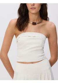 Reserved - Top z zakładką - złamana biel. Materiał: tkanina. Długość: krótkie. Wzór: gładki #1