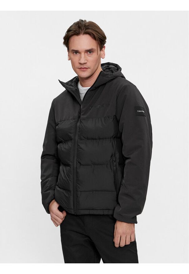 Calvin Klein Kurtka zimowa Mix Media K10K111889 Czarny Regular Fit. Kolor: czarny. Materiał: syntetyk. Sezon: zima