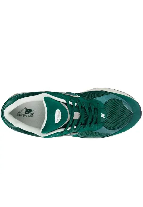 Sneakersy unisex New Balance M2002RFK. Kolor: zielony. Materiał: guma, skóra. Szerokość cholewki: normalna