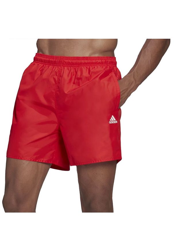 Adidas - Spodenki adidas Solid Swim HA0384 - czerwone. Kolor: czerwony. Materiał: materiał, poliester. Sezon: lato. Sport: pływanie
