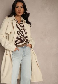 Renee - Beżowy Dwurzędowy Płaszcz Trencz z Paskiem i Elegancką Klapą Fireti. Okazja: na spotkanie biznesowe, na co dzień. Kolor: beżowy. Materiał: jeans. Długość rękawa: długi rękaw. Długość: długie. Styl: elegancki #3
