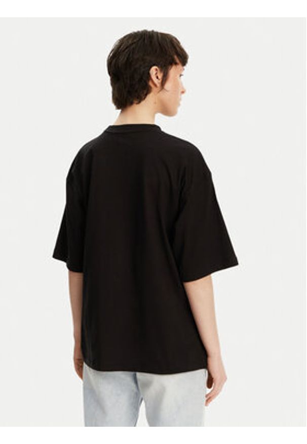 Calvin Klein Jeans T-Shirt LV047B827G Czarny Relaxed Fit. Kolor: czarny. Materiał: bawełna