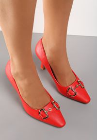 Renee - Czerwone Czółenka Kephissa. Nosek buta: szpiczasty. Kolor: czerwony. Szerokość cholewki: normalna. Wzór: aplikacja. Obcas: na szpilce