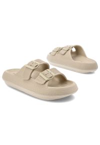 Beżowe Klapki Vinceza Wygodne Obuwie Damskie. Okazja: na plażę, na co dzień. Kolor: beżowy. Wzór: paski. Sezon: lato. Styl: casual, sportowy #5