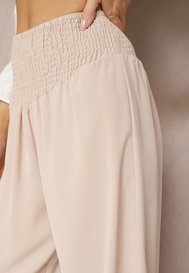 Renee - Beżowe Spodnie Kuloty High Waist z Gumką w Talii Lipadre. Stan: podwyższony. Kolor: beżowy. Długość: krótkie