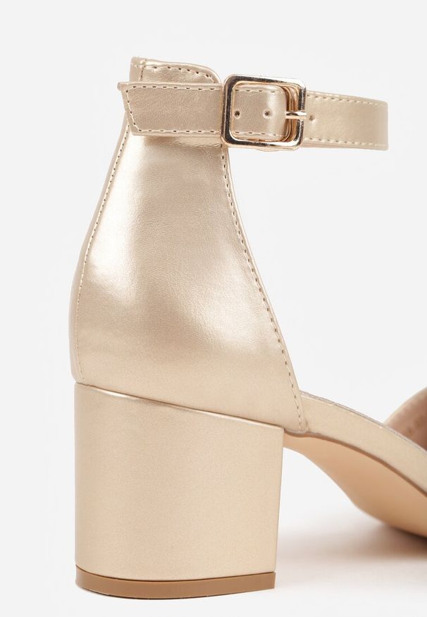 Renee - Złote Czółenka Sandały Vices na Słupku ze Skórzaną Wkładką Ozdobione Brokatem Leanelith. Okazja: na wesele, na ślub cywilny. Nosek buta: szpiczasty. Zapięcie: pasek. Kolor: złoty. Wzór: aplikacja. Materiał: skóra. Obcas: na słupku. Styl: wizytowy. Wysokość obcasa: średni