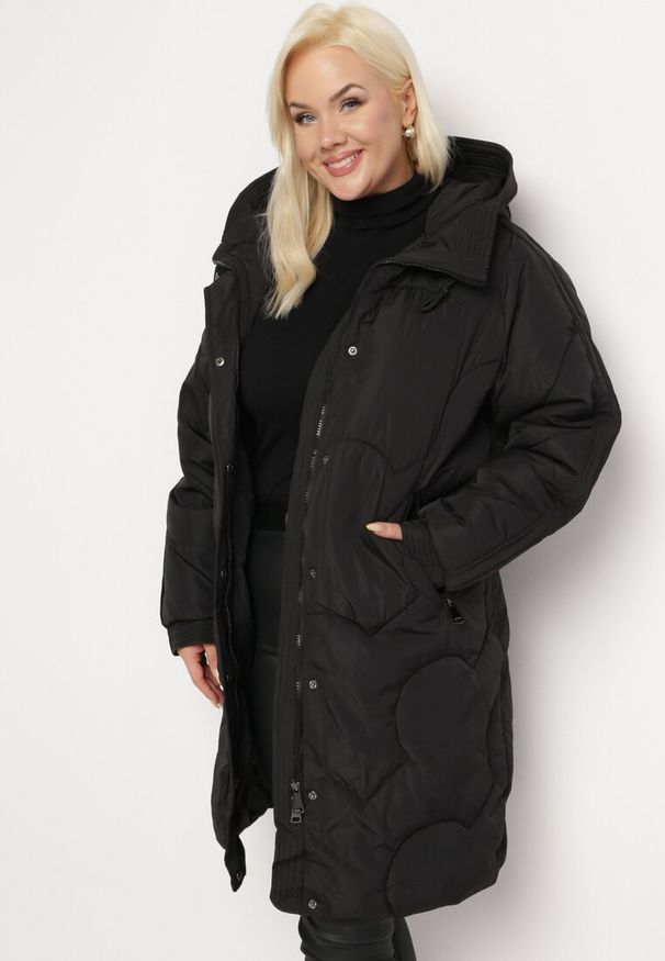 Born2be - Czarna Pikowana Kurtka z Kapturem Fariana. Typ kołnierza: kaptur. Kolor: czarny