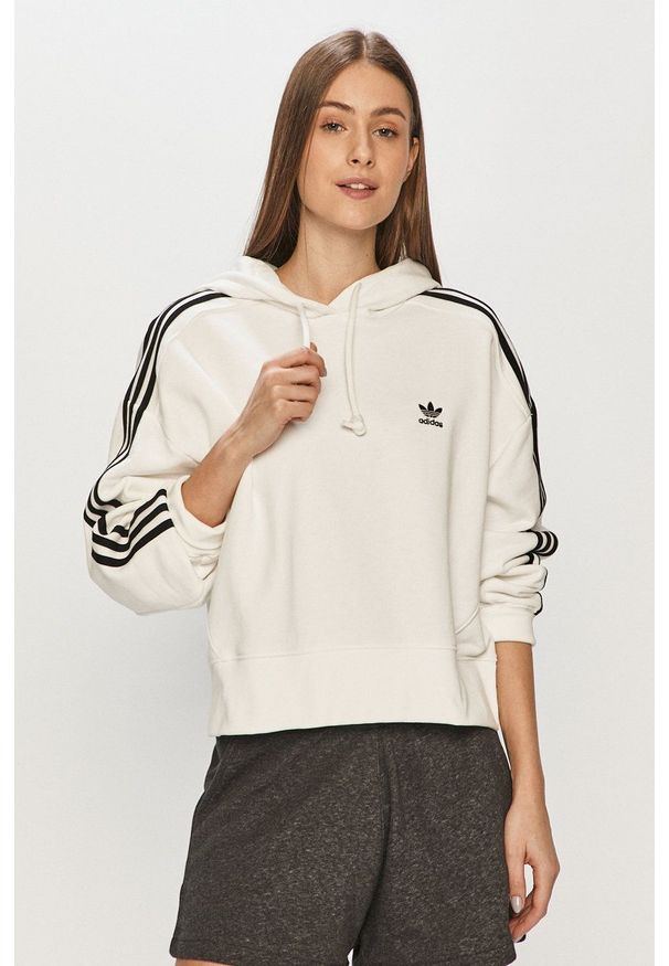 adidas Originals Bluza damska kolor biały z kapturem wzorzysta. Okazja: na co dzień. Typ kołnierza: kaptur. Kolor: biały. Wzór: aplikacja. Styl: casual