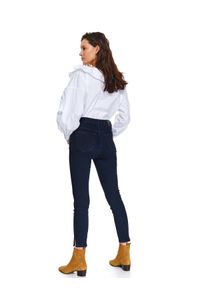 TOP SECRET - Koszula damska z falbaną przy dekolcie. Okazja: do pracy. Kolor: biały. Materiał: jeans. Długość rękawa: długi rękaw. Długość: długie. Sezon: wiosna #5