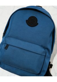MONCLER - Niebieski plecak z logo Pierrick. Kolor: niebieski. Materiał: nylon. Wzór: aplikacja, paski