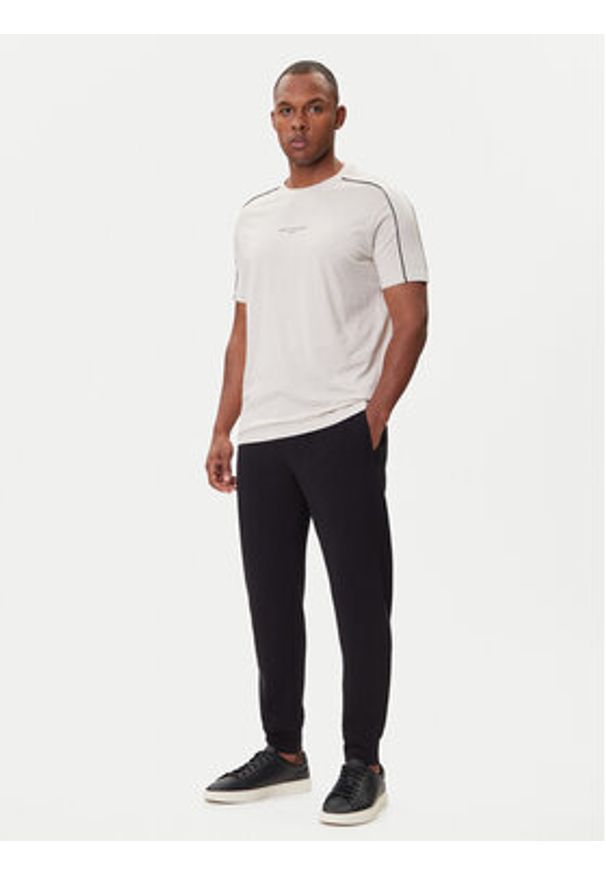 Armani Exchange T-Shirt XM001360 AF10358 U1013 Écru Regular Fit. Kolor: kremowy. Materiał: bawełna