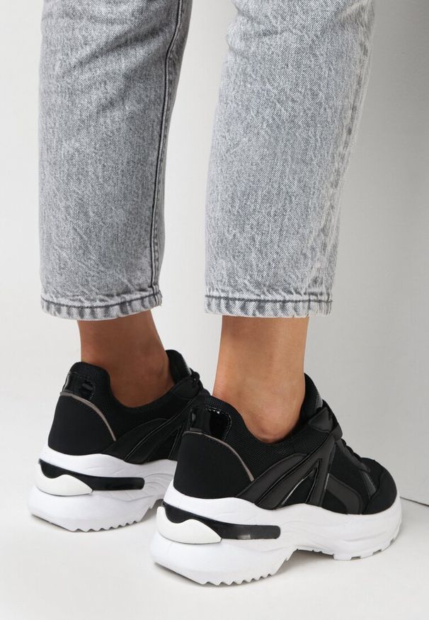 Born2be - Czarne Sneakersy Molmellia. Wysokość cholewki: przed kostkę. Kolor: czarny. Materiał: materiał. Szerokość cholewki: normalna. Wzór: aplikacja
