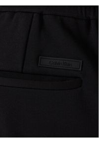 Calvin Klein Chinosy LV04LE613G Czarny Slim Fit. Kolor: czarny. Materiał: wiskoza