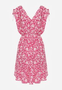 Renee - Fuksjowa Sukienka Bawełniana na Grubych Ramiączkach z Gumką w Pasie Zapinana na Guziki Tessri. Okazja: na co dzień, na randkę. Kolor: różowy. Materiał: bawełna. Długość rękawa: na ramiączkach. Wzór: kwiaty. Sezon: lato. Typ sukienki: proste. Styl: casual, elegancki, wakacyjny #4