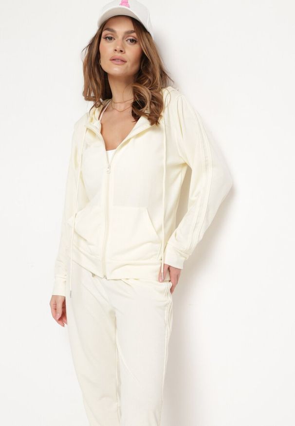 Born2be - Jasnobeżowy 2-częściowy Komplet Dresowy Bluza z Kapturem Spodnie z Gumką w Pasie Regulowane Tellfana. Kolor: beżowy. Materiał: dresówka
