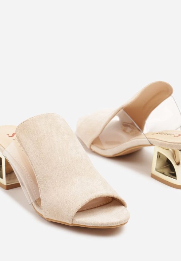 Renee - Beżowe Klapki na Słupku z Wycięciem i Transparentną Cholewką Saniriel. Okazja: na co dzień. Kolor: beżowy. Materiał: jeans. Obcas: na słupku. Styl: casual, elegancki. Wysokość obcasa: średni