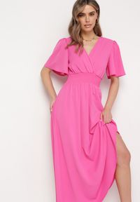 Born2be - Różowa Sukienka z Rozkloszowanymi Rękawami Gumką w Pasie i Wiązaniem na Plecach Larielle. Okazja: na co dzień, na imprezę. Typ kołnierza: dekolt w kształcie V. Kolor: różowy. Materiał: bawełna. Typ sukienki: proste. Styl: casual, elegancki #2