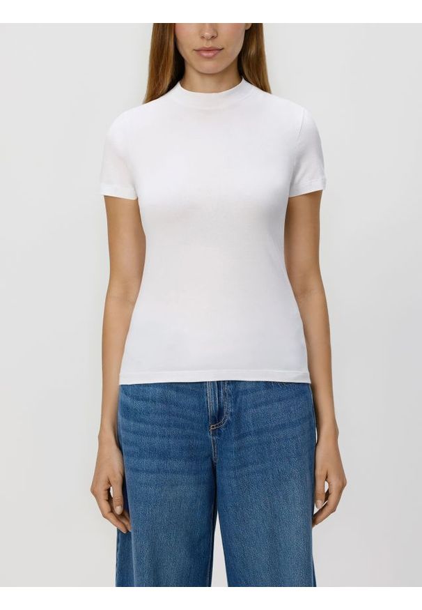 Reserved - T-shirt slim fit - biały. Kolor: biały. Materiał: bawełna, dzianina