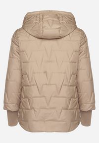 Born2be - Beżowa Pikowana Kurtka o Prostym Kroju z Kapturem Tulorisa. Okazja: na co dzień, na spacer. Typ kołnierza: kaptur. Kolekcja: plus size. Kolor: beżowy. Materiał: jeans. Wzór: aplikacja. Styl: klasyczny, casual, elegancki