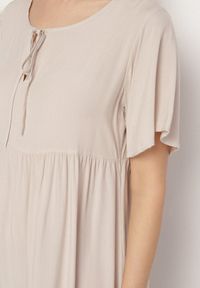 Born2be - Jasnobeżowa Sukienka z Bawełny o Rozkloszowanym Kroju z Wiązaniem przy Dekolcie Mepilea. Okazja: na co dzień. Kolor: beżowy. Materiał: bawełna. Długość rękawa: krótki rękaw. Sezon: wiosna, lato. Typ sukienki: rozkloszowane. Styl: klasyczny, casual, elegancki #3
