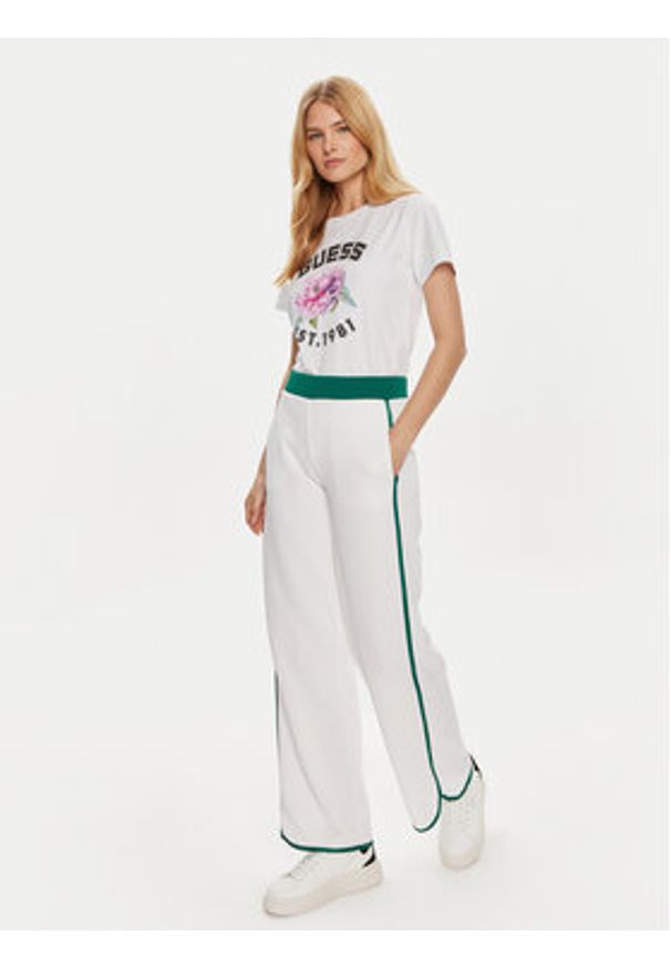 Guess T-Shirt Peony V4YI15 J1314 Biały Regular Fit. Kolor: biały. Materiał: bawełna