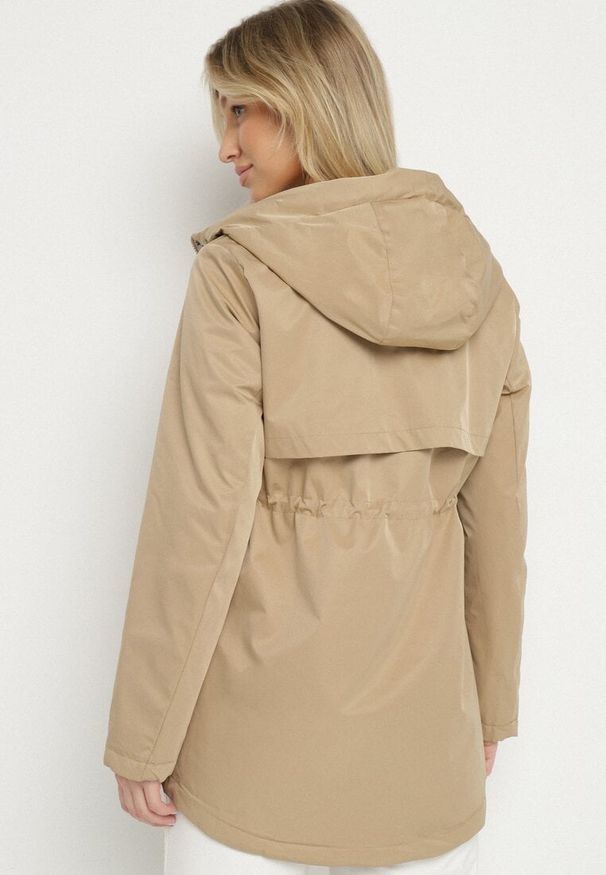 Born2be - Ciemnobeżowa Kurtka Parka Dwustronna Korilea. Okazja: na co dzień. Kolor: beżowy. Wzór: gładki. Styl: casual, elegancki, klasyczny