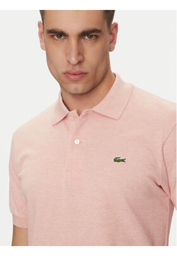 Lacoste Polo L1264 Różowy Classic Fit. Typ kołnierza: polo. Kolor: różowy. Materiał: bawełna