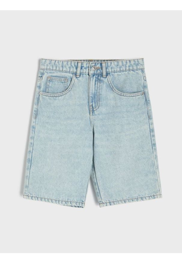 Sinsay - Szorty jeansowe straight z efektem sprania - niebieski. Kolor: niebieski. Materiał: jeans