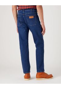 Wrangler - Spodnie jeansowe męskie WRANGLER FRONTIER DANCING WATER. Okazja: do pracy, na spacer, na co dzień. Kolor: niebieski. Materiał: jeans. Styl: casual