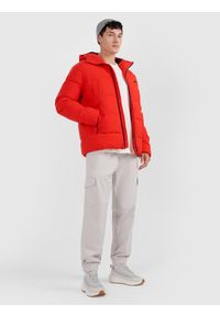 4f - 4F Kurtka puchowa z wypełnieniem syntetycznym męska - czerwona S. Okazja: na co dzień. Typ kołnierza: kaptur. Kolor: czerwony. Materiał: puch, syntetyk. Wzór: gładki. Styl: casual #2